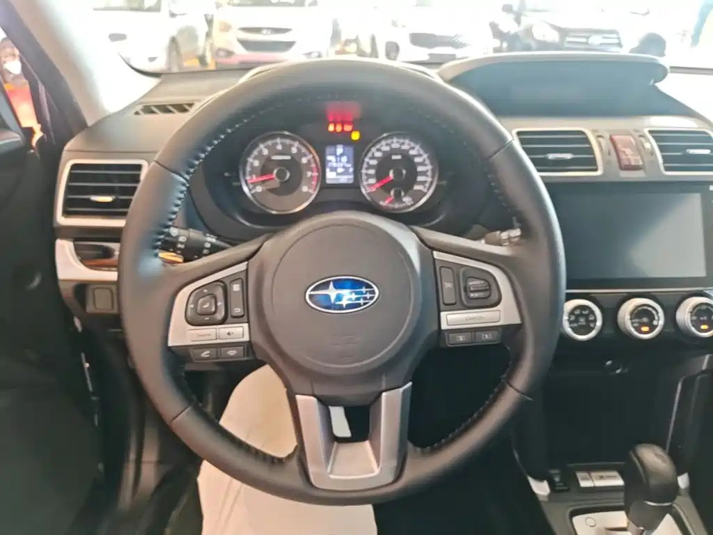 Subaru Forester 2017 — фото 11