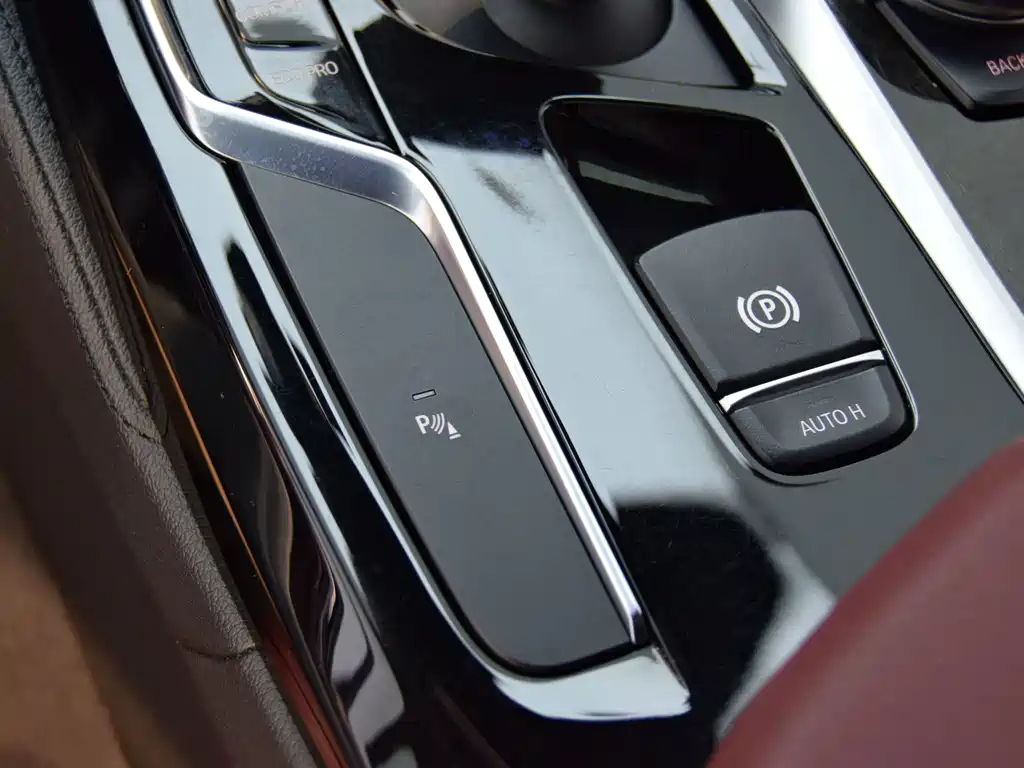 BMW 5 Series 2018 — фото 18