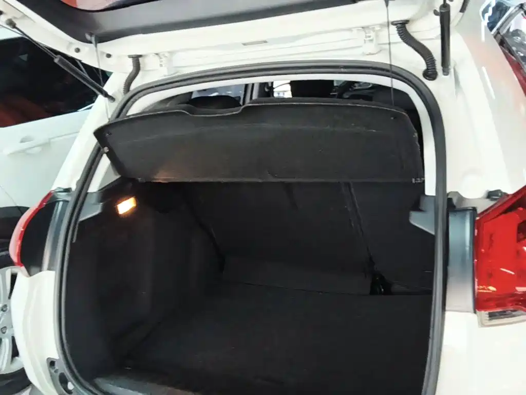 Peugeot 2008 2015 — фото 19
