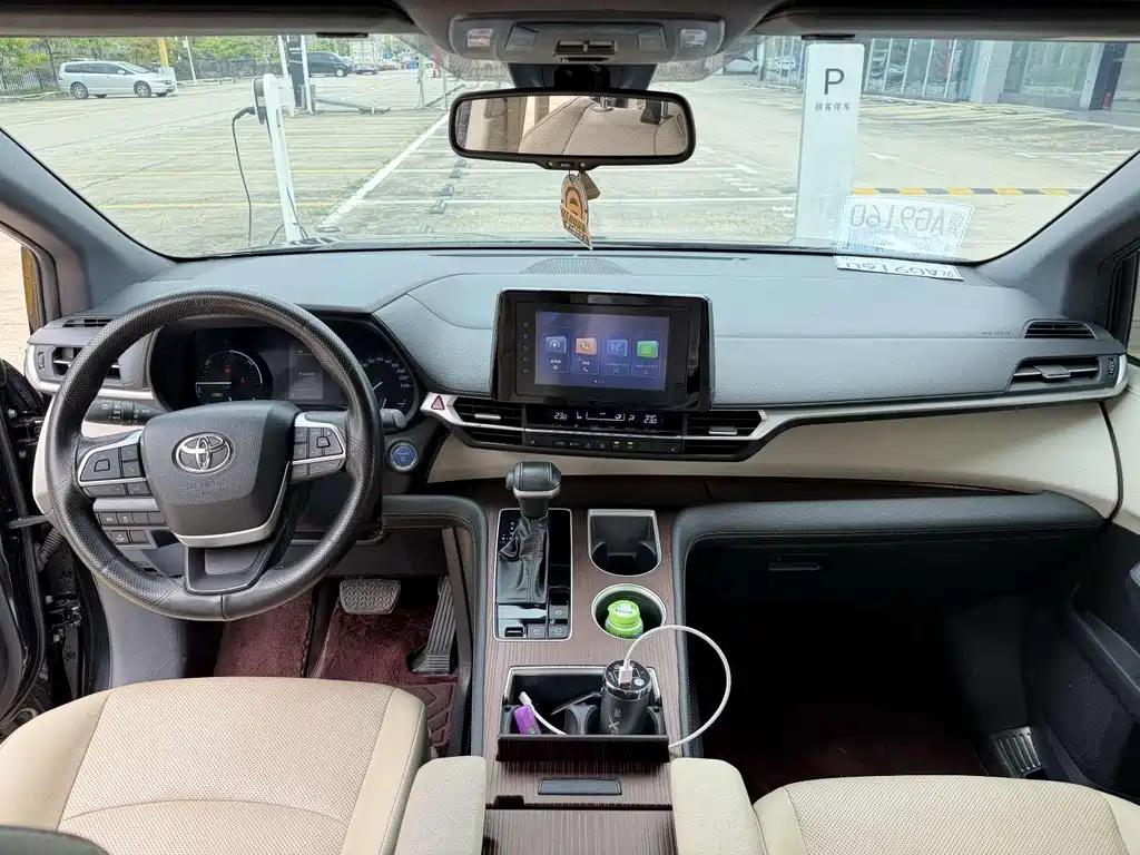 Toyota Sienna 2023 — фото 10