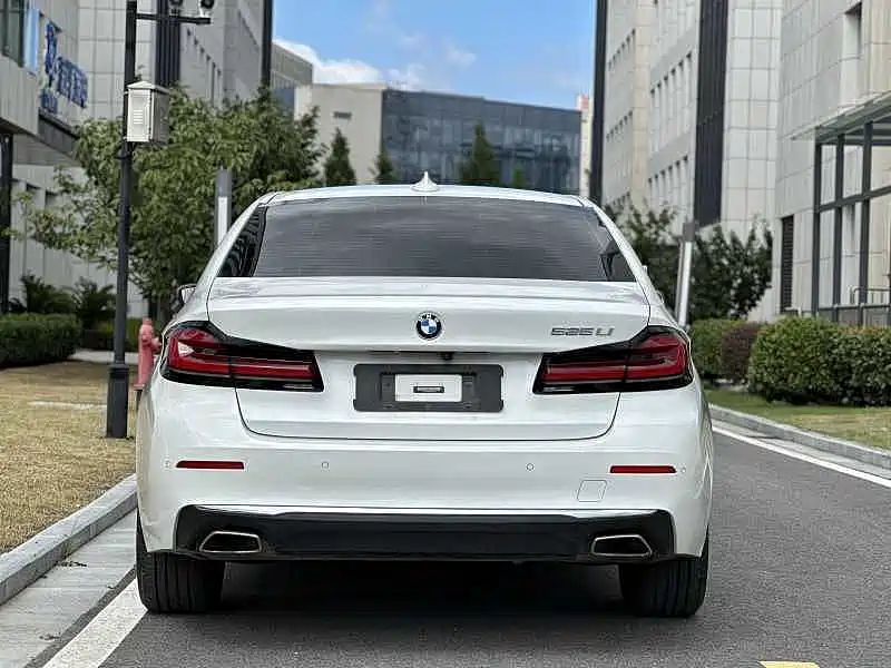 BMW 5 Series 2021 — фото 15