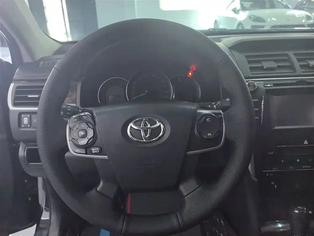 Toyota Camry 2017 — фото 17