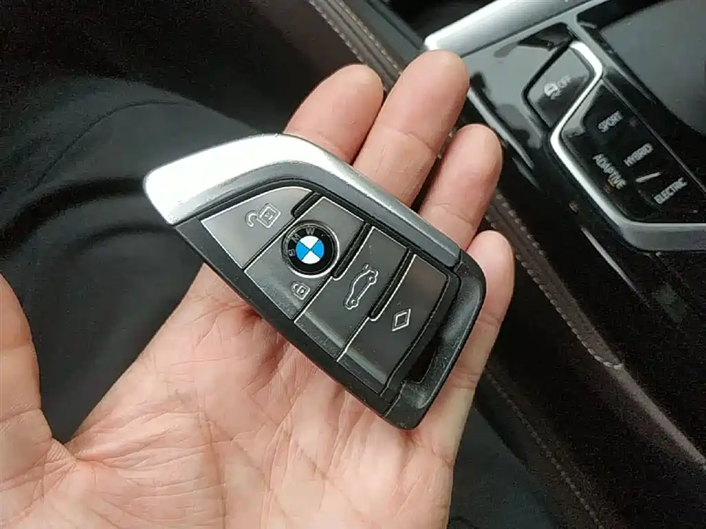 BMW 5 Series New Energy 2021 — фото 9