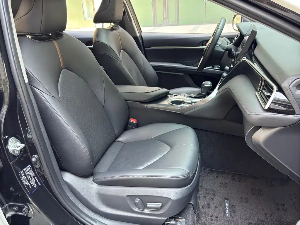 Toyota Camry 2023 — фото 11