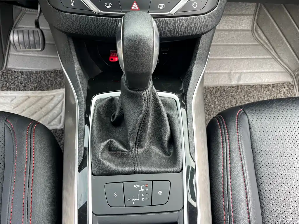 Peugeot 408 2016 — фото 13