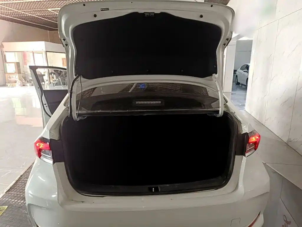 Toyota Corolla 2021 — фото 19