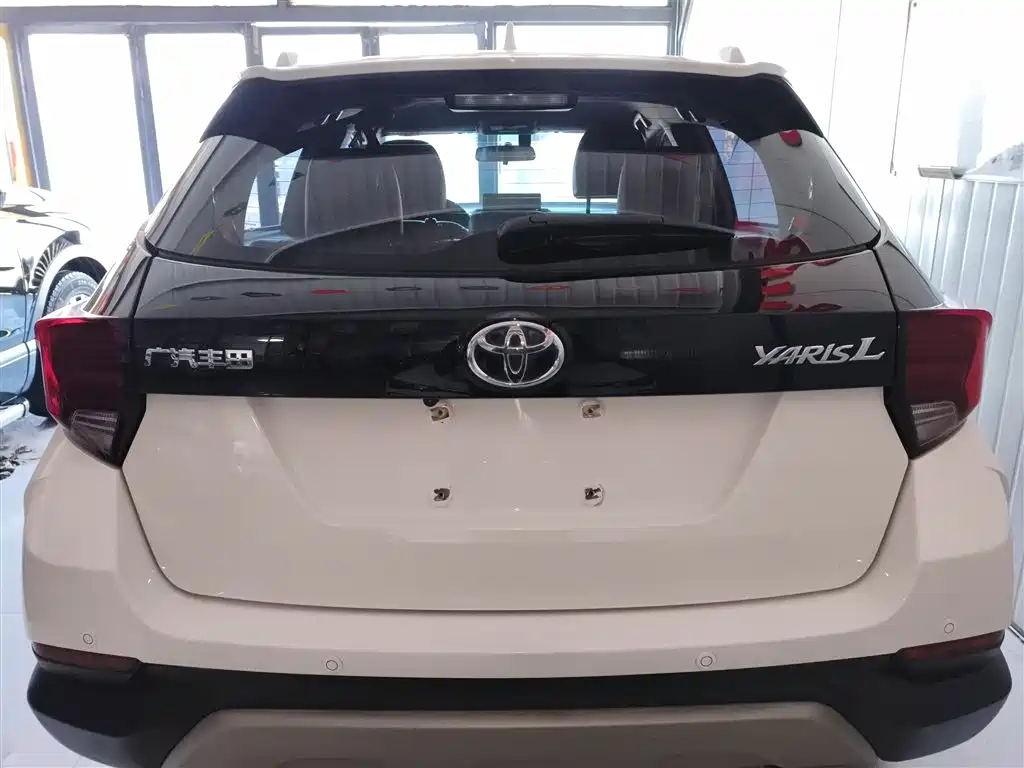 Toyota Yaris L 2022 — фото 6