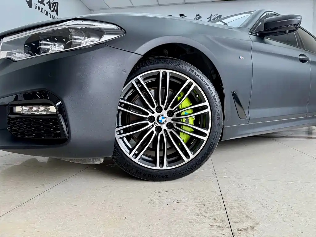 BMW 5 Series 2018 — фото 20