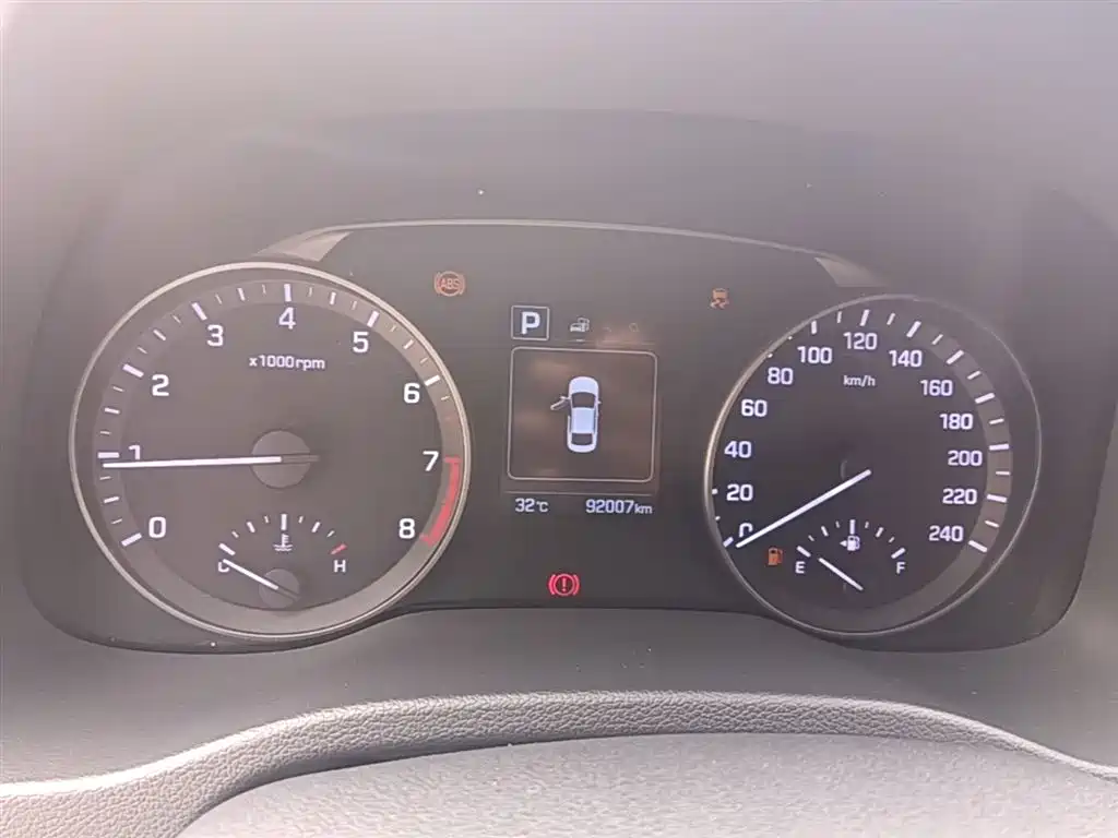 Hyundai Elantra 2018 — фото 12