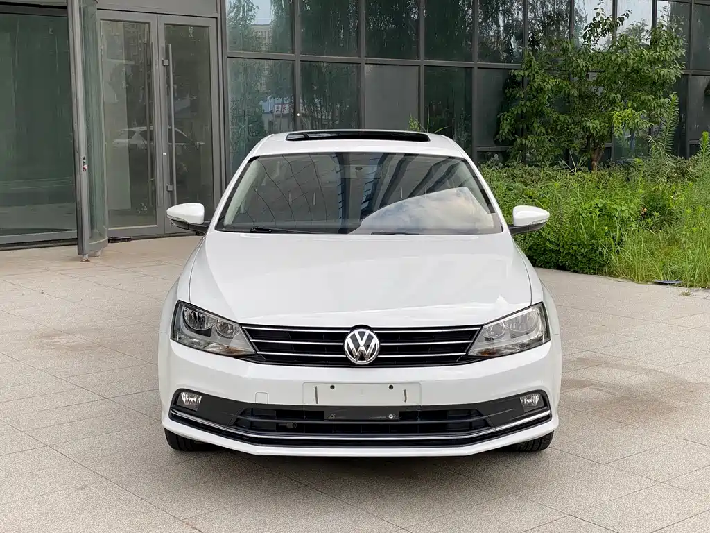 Volkswagen Sagitar 2016