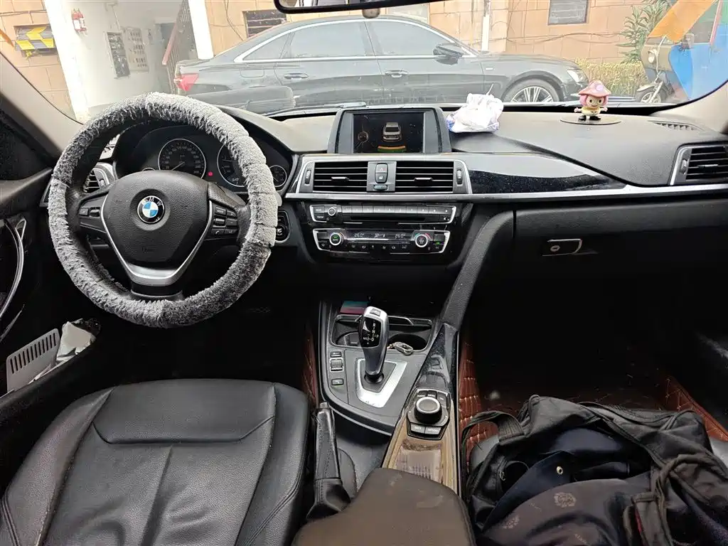 BMW 3 Series 2017 — фото 13