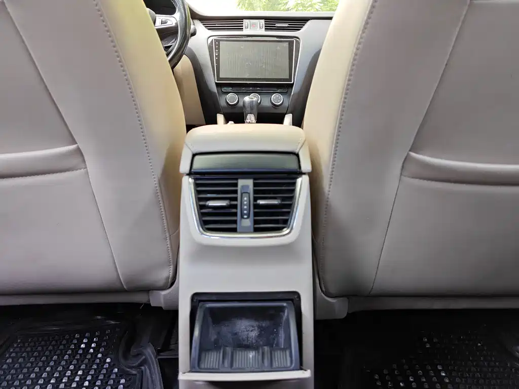 Skoda Octavia 2015 — фото 10