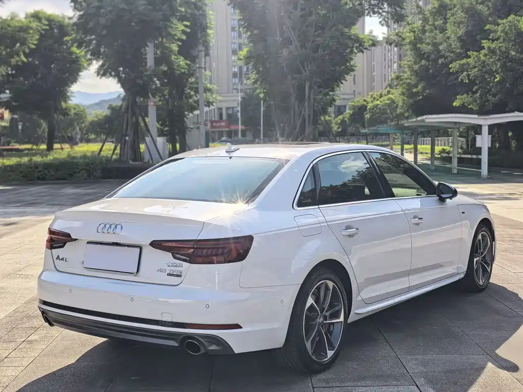 Audi A4L 2018