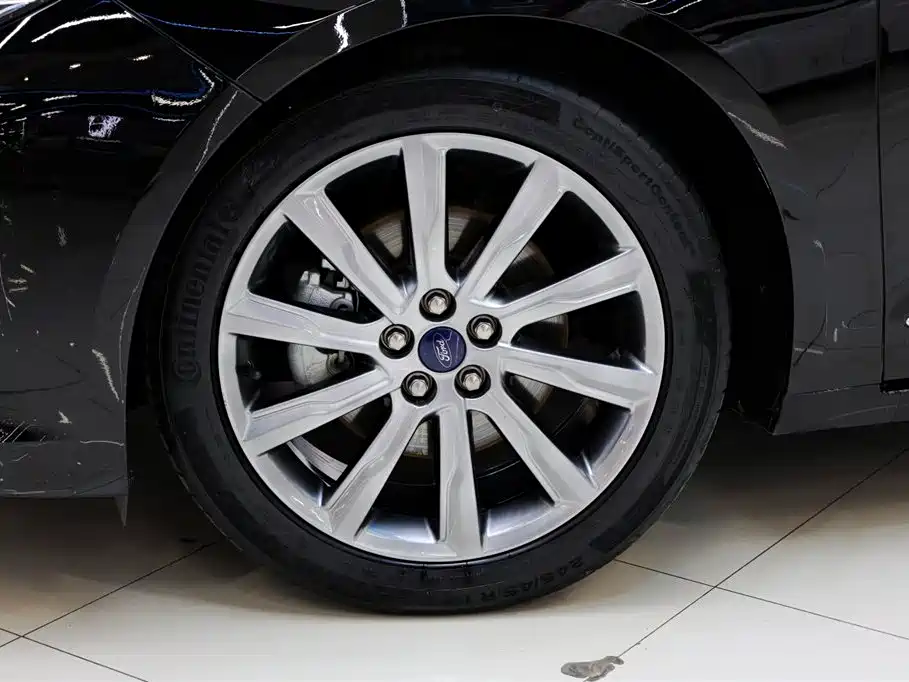 Ford Taurus 2021 — фото 13