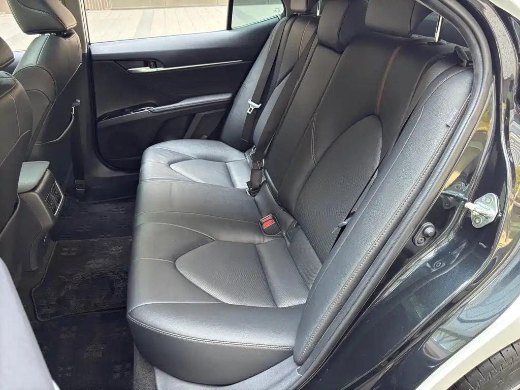 Toyota Camry 2023 — фото 14