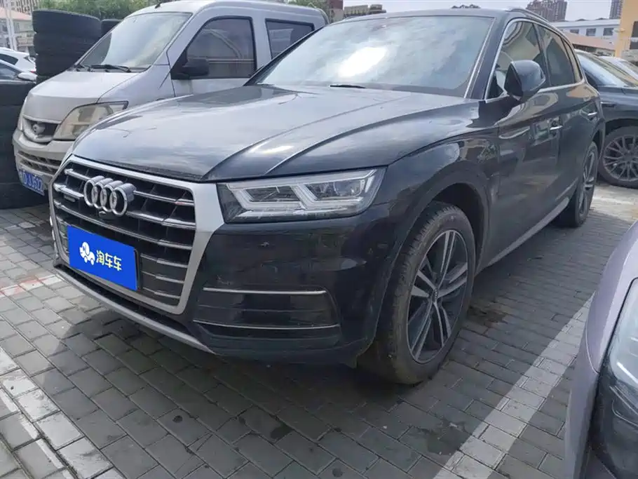 Audi Q5L 2020 — фото 1