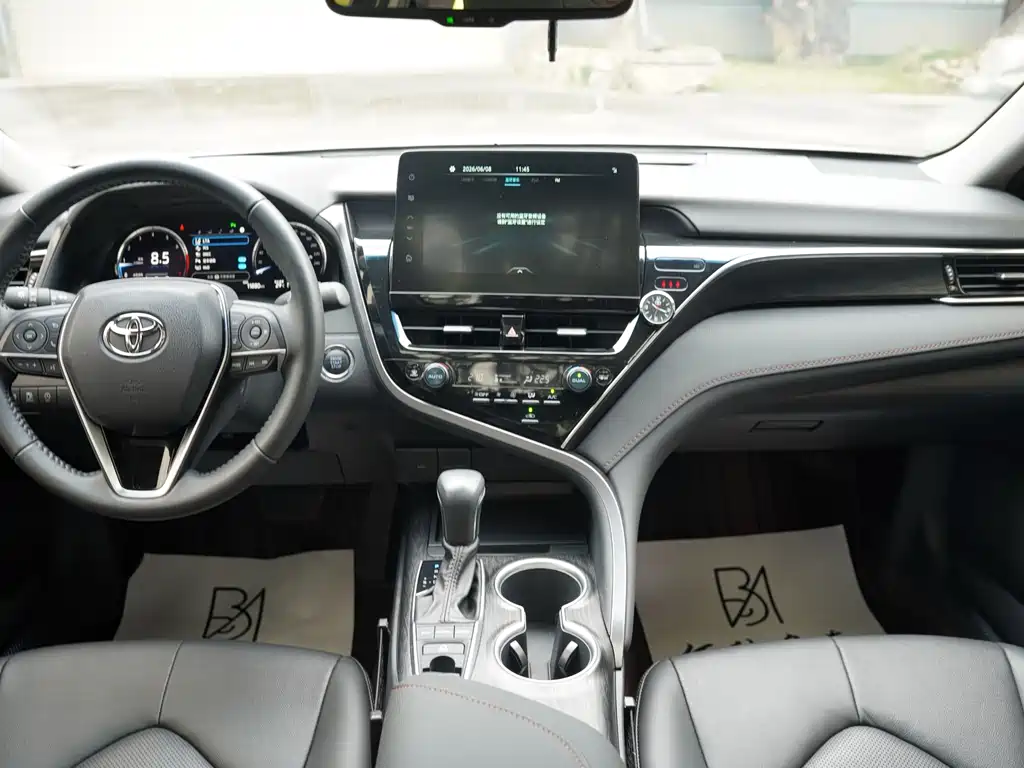 Toyota Camry 2023 — фото 15