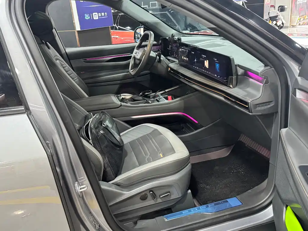 Ford Edge 2023 — фото 12
