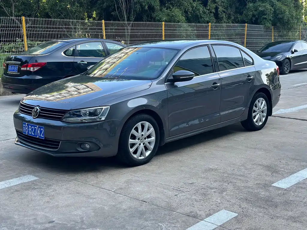 Volkswagen Sagitar 2012