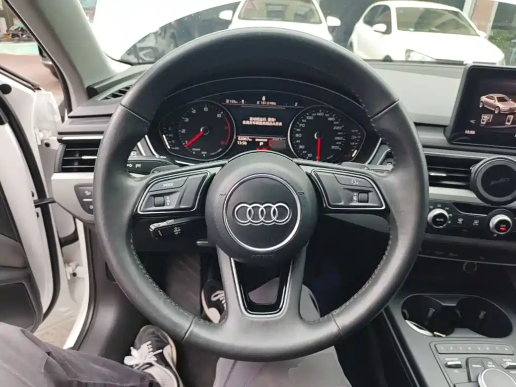 Audi A4L 2018 — фото 11