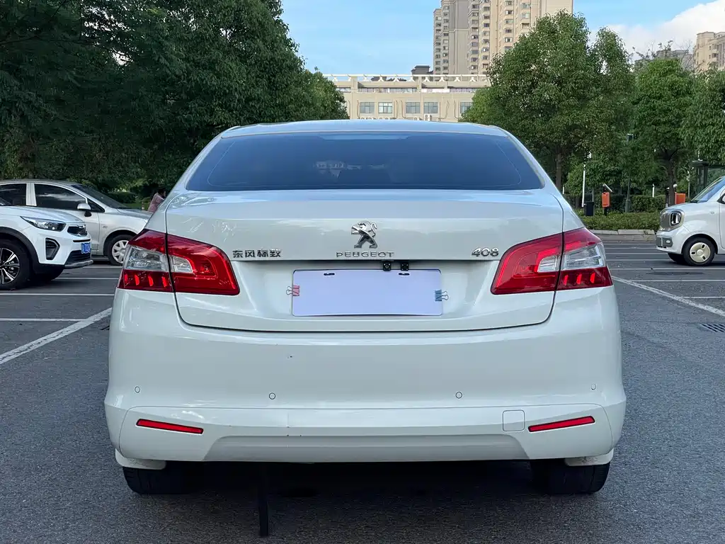 Peugeot 408 2016 — фото 16