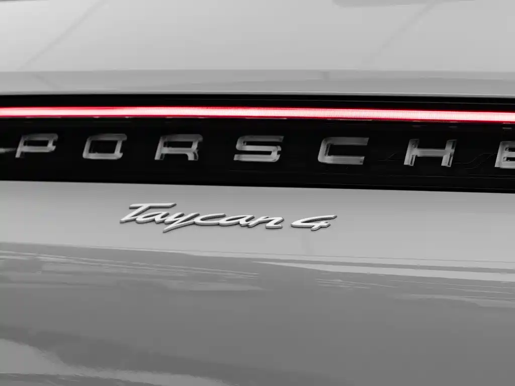 Porsche Taycan 2023 — фото 13