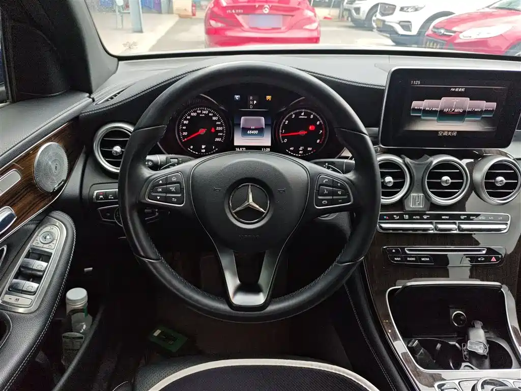 Mercedes-Benz GLC 2017 — фото 11