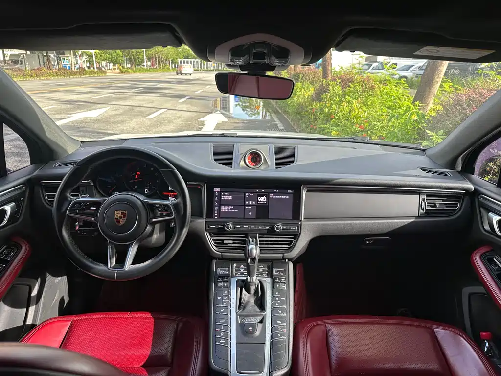 Porsche Macan 2021