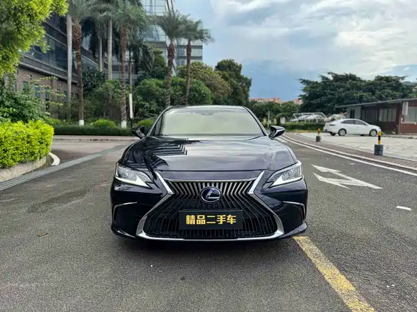Lexus ES 2020