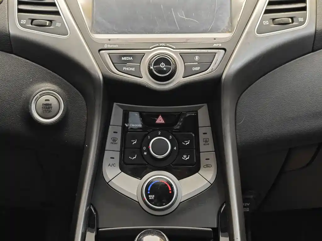 Hyundai Elantra Langdong 2016 — фото 16
