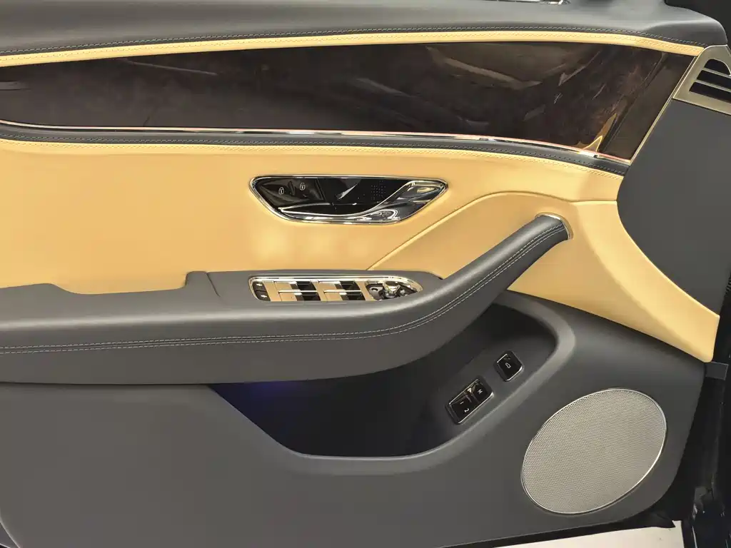 Bentley Flying Spur 2022 — фото 19