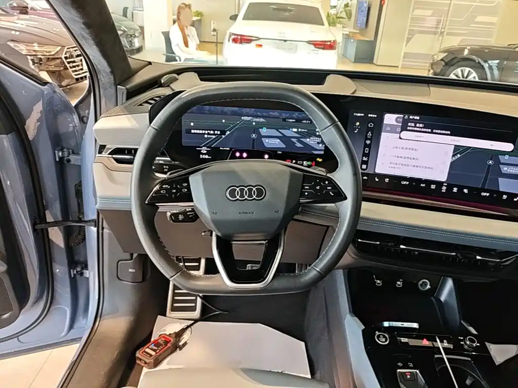 Audi Q6L e-tron 2025 — фото 11