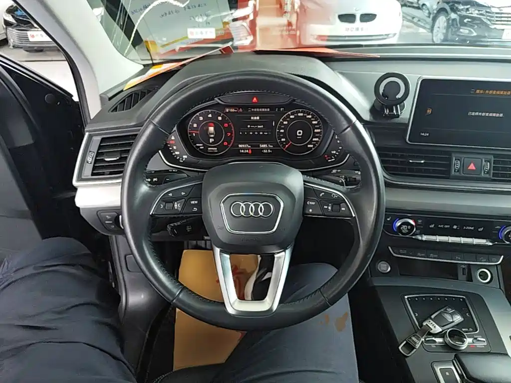Audi Q5L 2020 — фото 11
