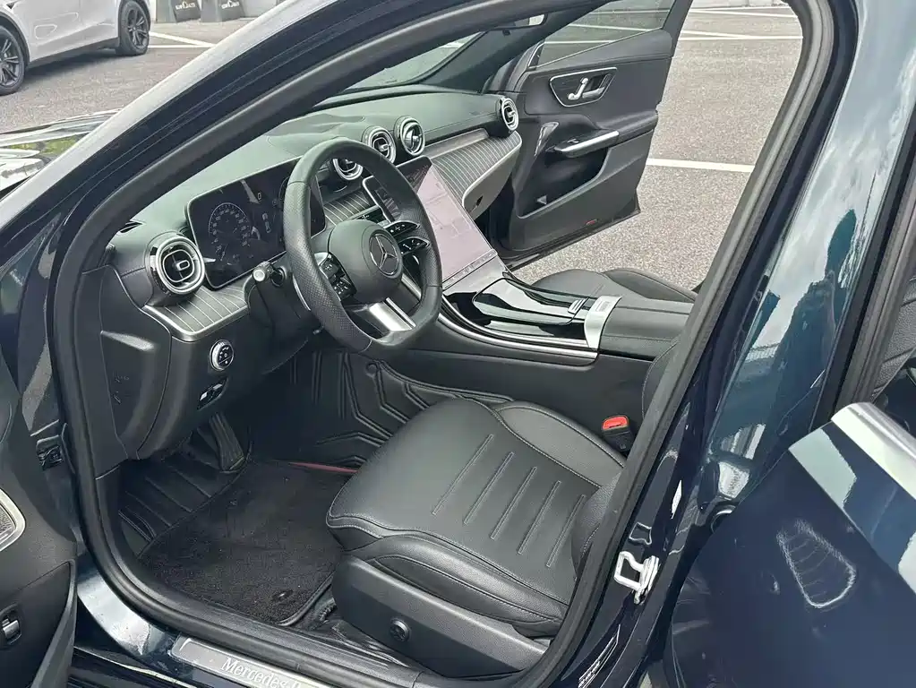 Mercedes-Benz C-Class 2023 — фото 4