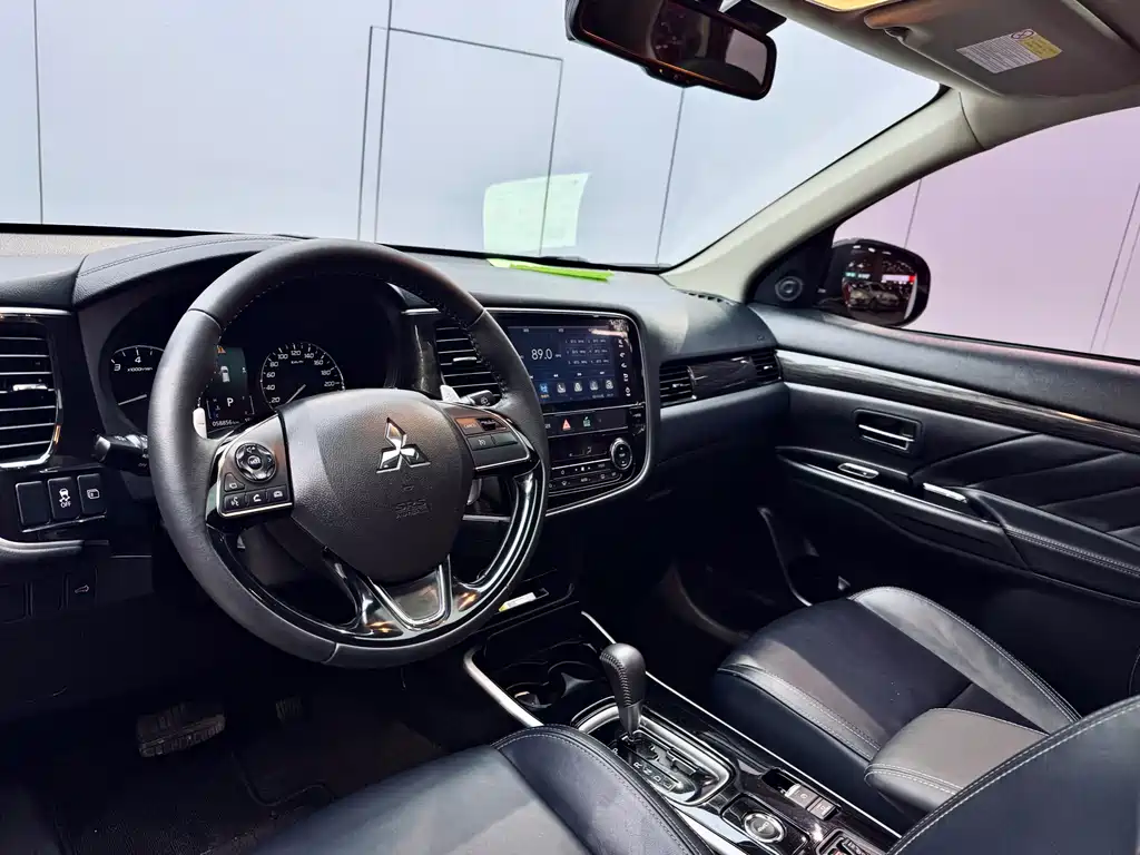 Mitsubishi Outlander 2020 — фото 8