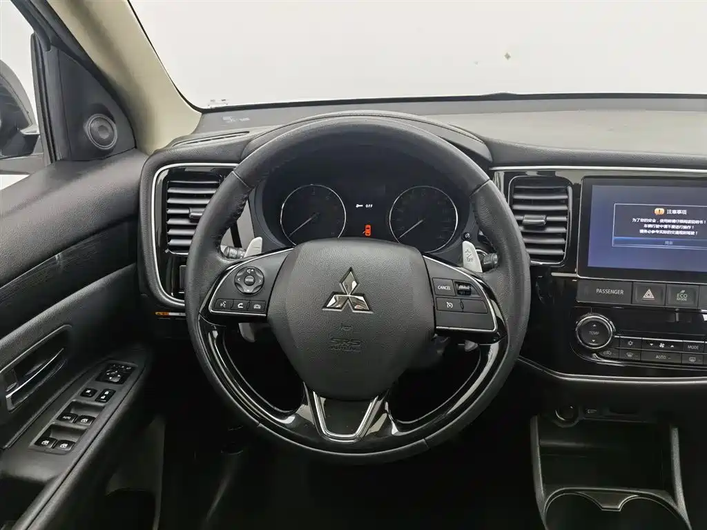 Mitsubishi Outlander 2016 — фото 11