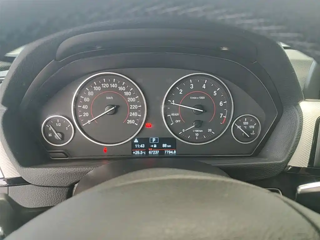 BMW 3 Series 2017 — фото 12