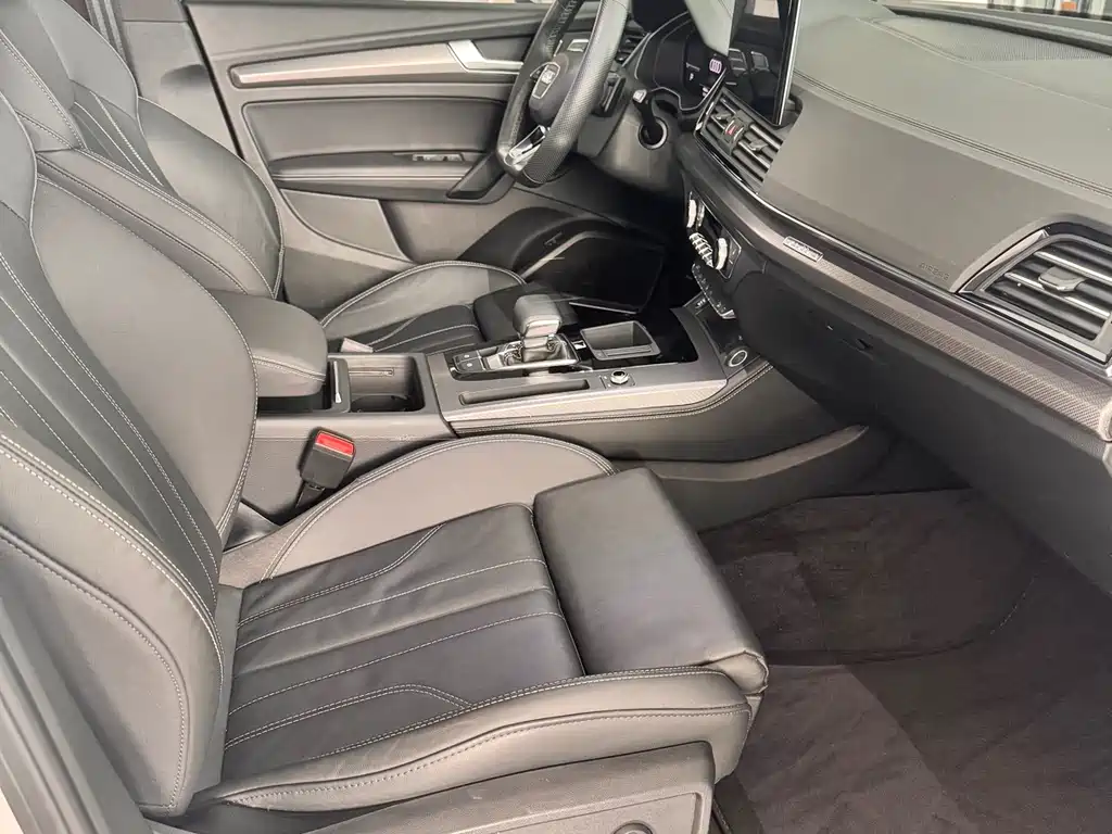 Audi Q5L 2023 — фото 23