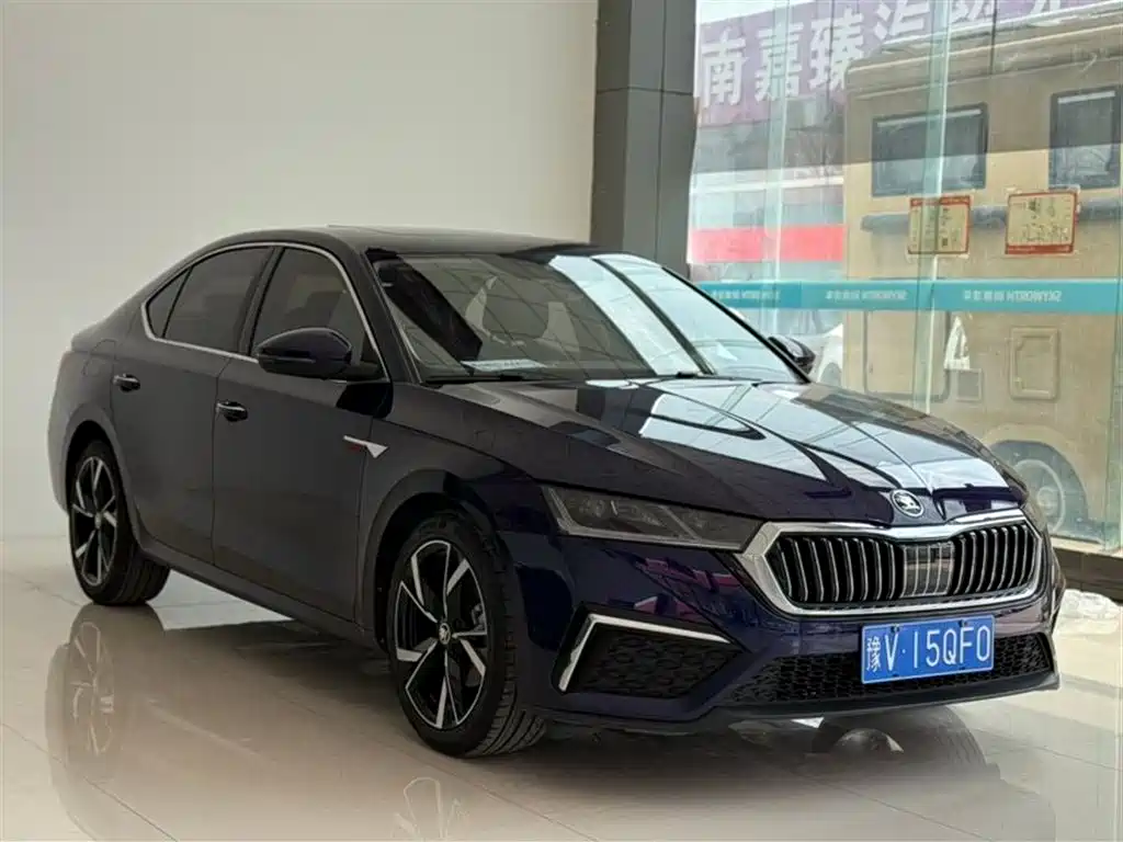 Skoda Octavia 2023 — фото 3