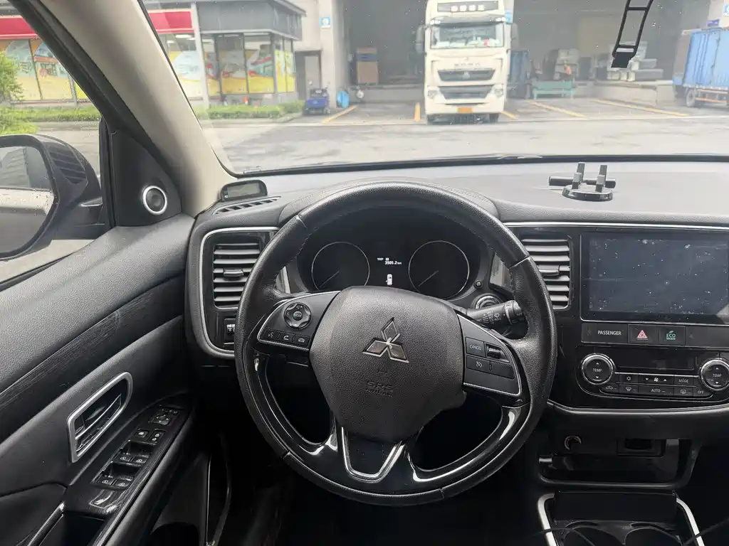 Mitsubishi Outlander 2019 — фото 4