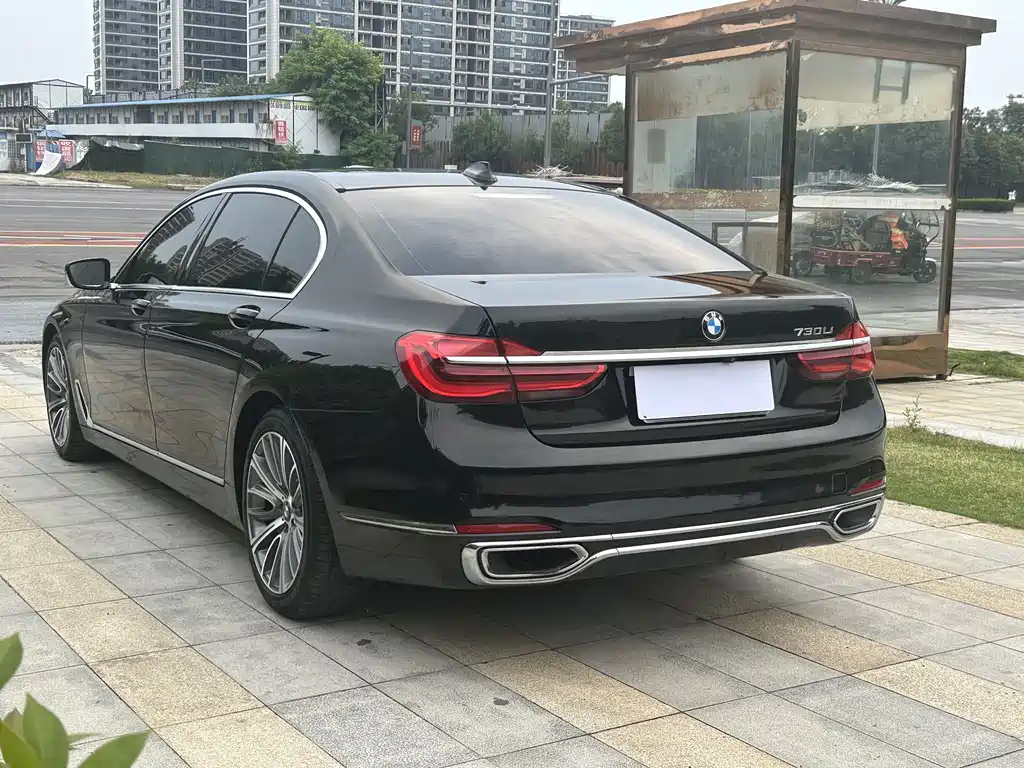 BMW 7 Series 2017 — фото 10