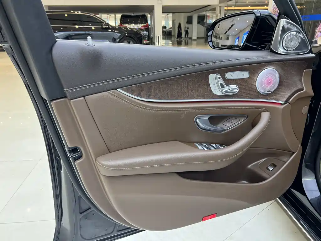 Mercedes-Benz E-Class 2023 — фото 14