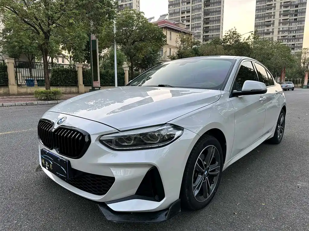 BMW 1 Series 2021 — фото 1