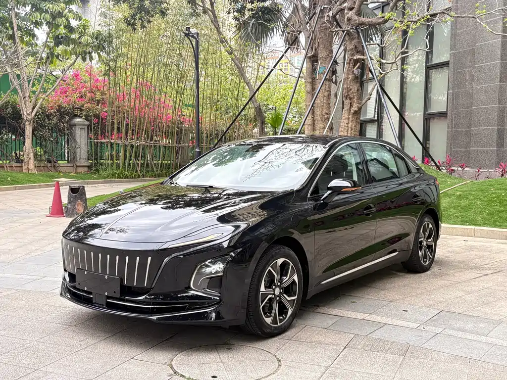Hongqi E-QM5 2023