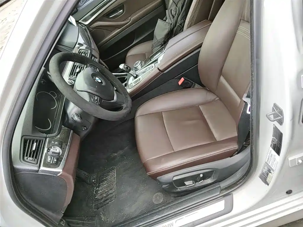 BMW 5 Series 2017 — фото 15