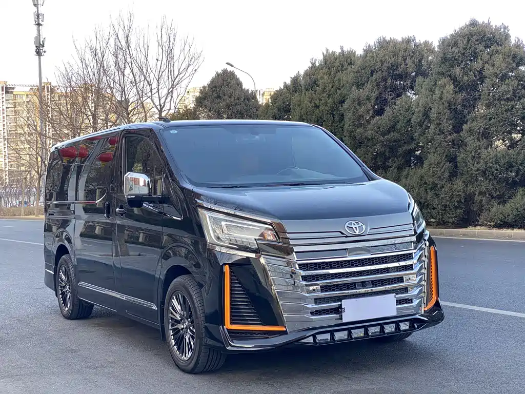 Toyota Hiace 2024 — фото 3