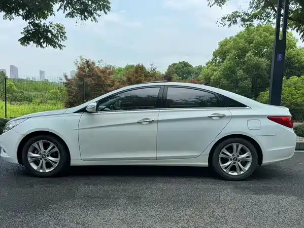 Hyundai Sonata 2011