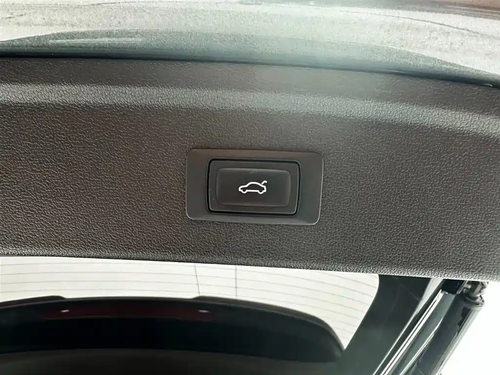 Audi A3 2023 — фото 10