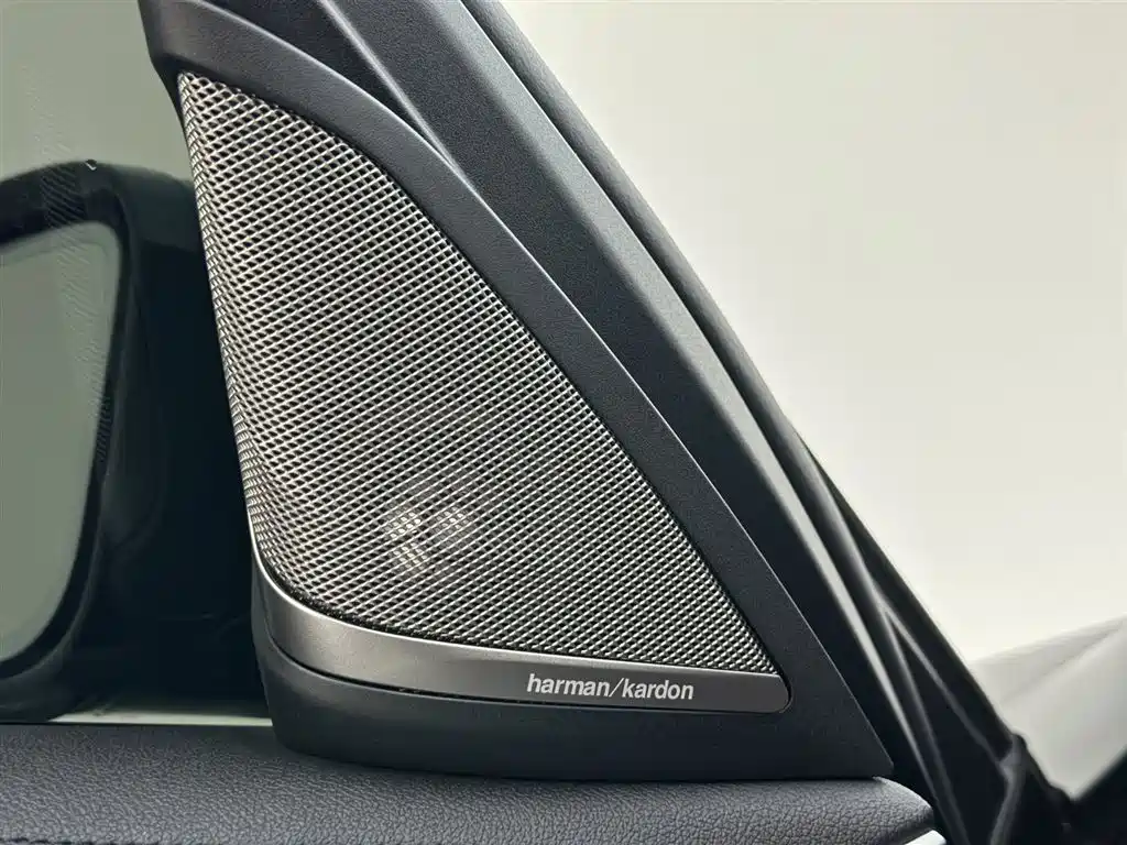 BMW 5 Series 2018 — фото 22