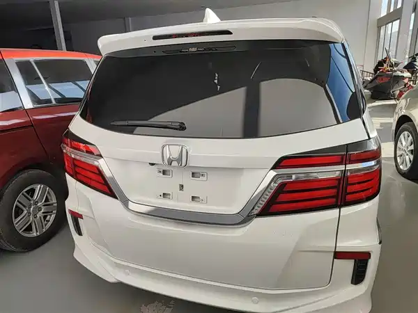 Honda Elysion 2016